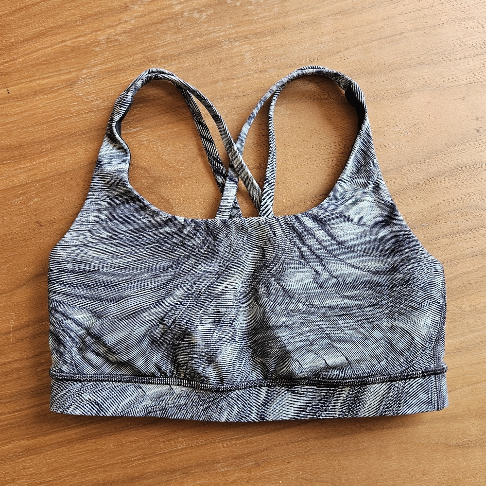 Lululemon Sports Bra, Size 4, Excellent Used Condition.